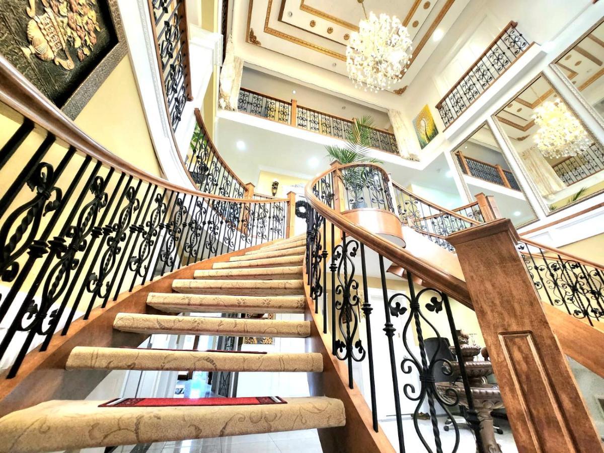 Empire Palace Hotel Surrey Esterno foto