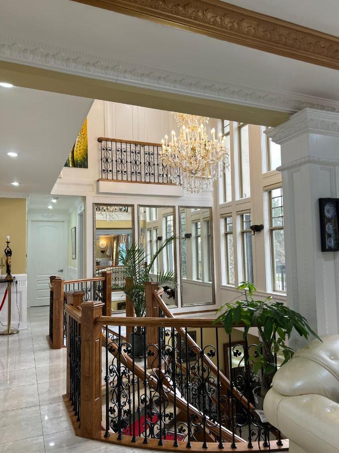 Empire Palace Hotel Surrey Esterno foto